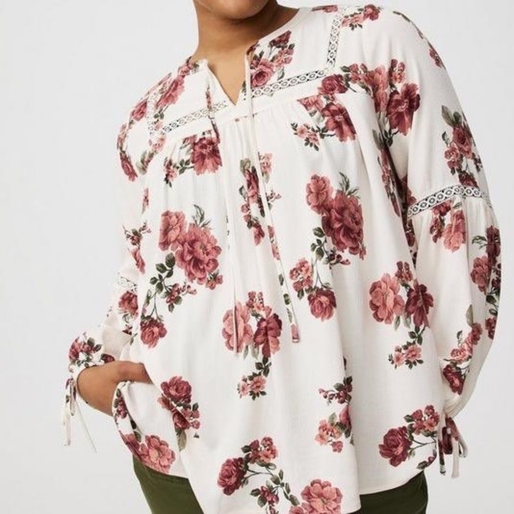 NWT TORRID Top Women's 5 5X Floral Crinkle Gauze Lace Trim Boho Peasant Blouse